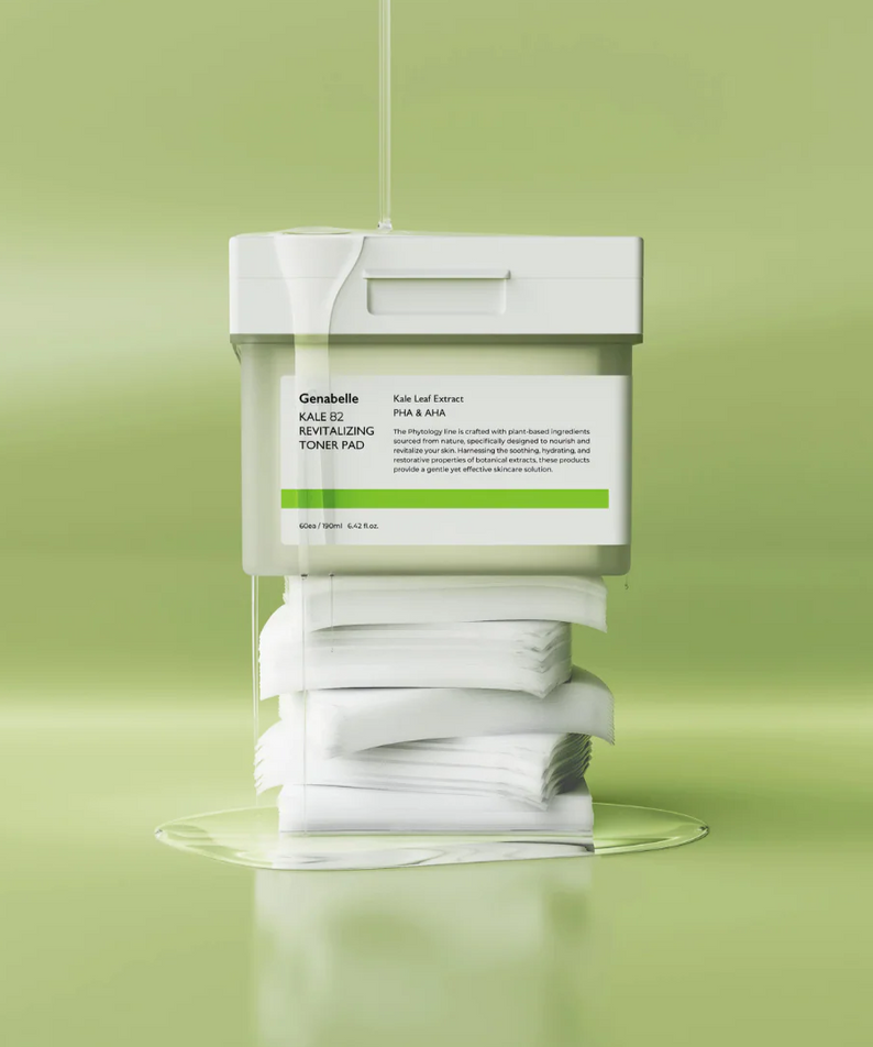 GENABELLE Kale 82 Revitalizing Toner Pad 60ea sur fond vert avec liquide coulant, produit cosmétique pour soin de la peau.