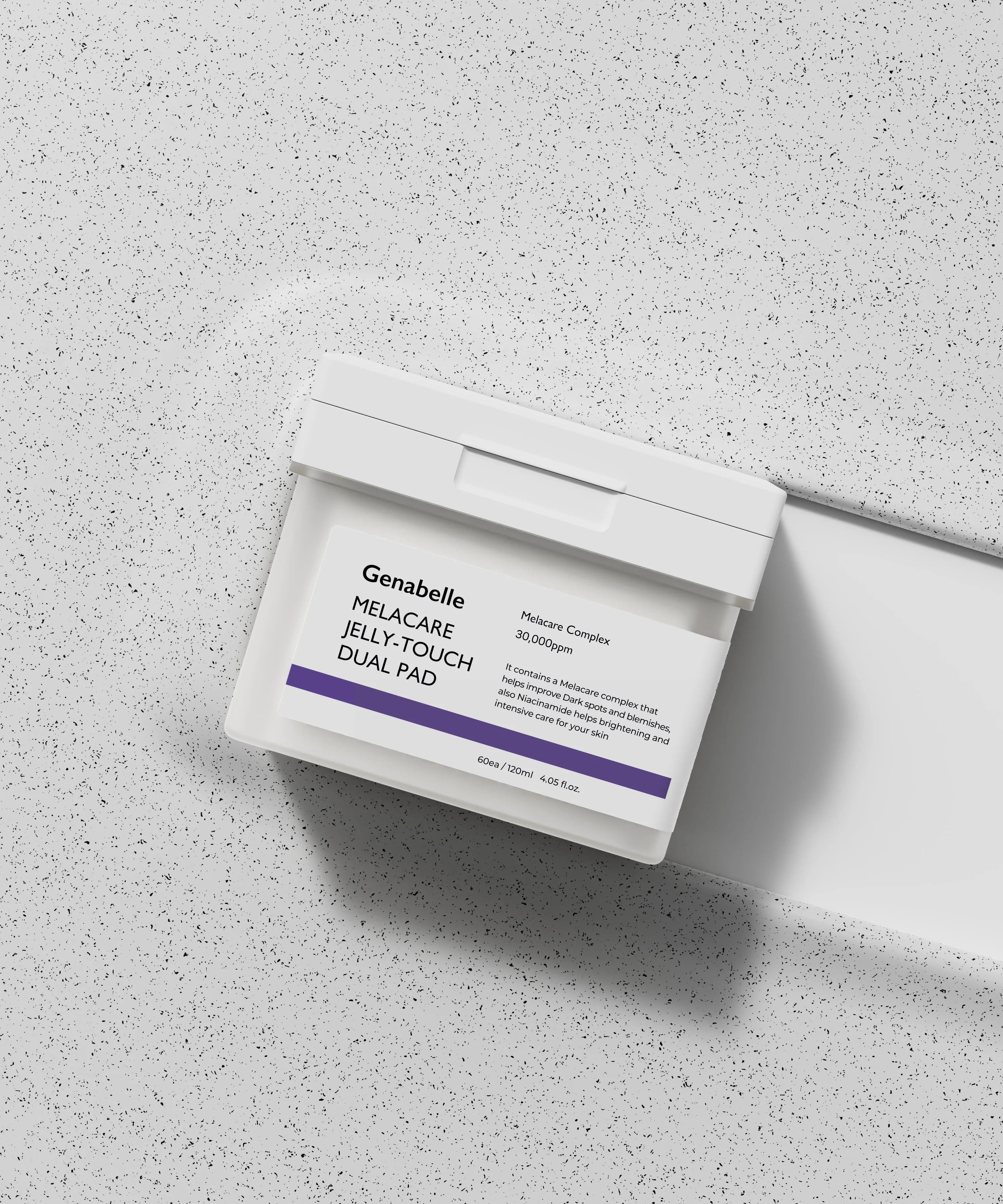 GENABELLE Melacar Jelly Touch Dual Pad 60ea sur fond texturé blanc. Produit de soin de la peau, 60 coussinets par Genabelle.