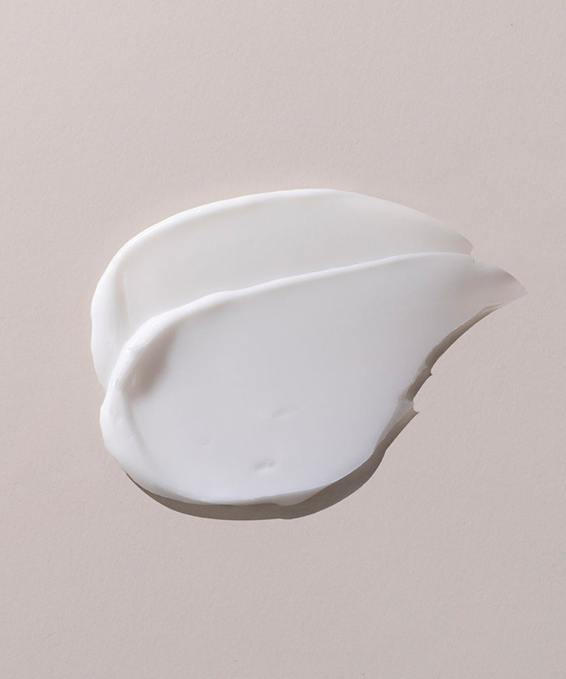 Texture de la crème GENABELLE PDRN Rejuvenating Cream 70ml, soin anti-âge, hydratant et régénérant pour la peau en profondeur.