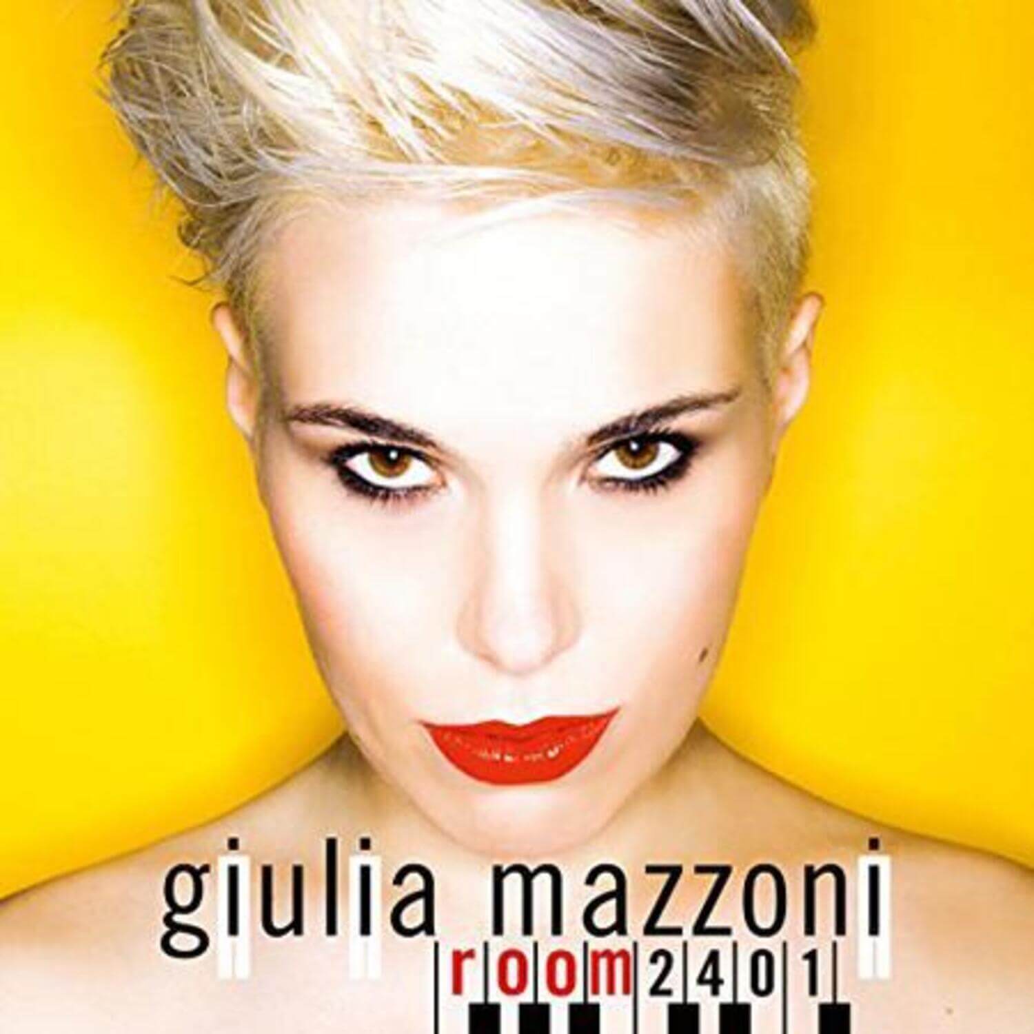 GIULIA MAZZONI - [Room2401] - Album Kpop : portrait stylé sur fond jaune, typographie “giulia mazzoni”, ambiance room