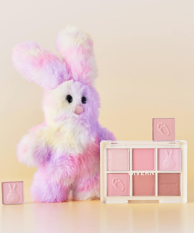 GIVERNY Soft Eye Palette 6-Color 5g (3 Colors) — palette yeux de la marque GIVERNY, sur fond pastel avec peluche lapin.