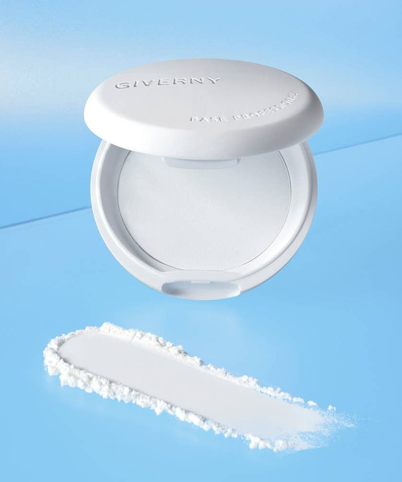 GIVERNY Milchak Setting Powder 6g présenté sur fond bleu élégant avec poudre blanche et boîtier chic.