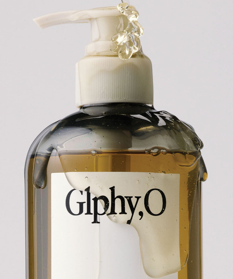 GLPHYO Oh Yellow Nourishing Punch Shampoo 300ml de la marque GLPHY.O, flacon jaune sur fond blanc, vue rapprochée.