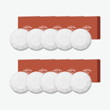Décris l'image en français mentionnant GONGSKIN  Eoseongcho Soap 100g, la marque, et le contexte visuel du savon emballé.
