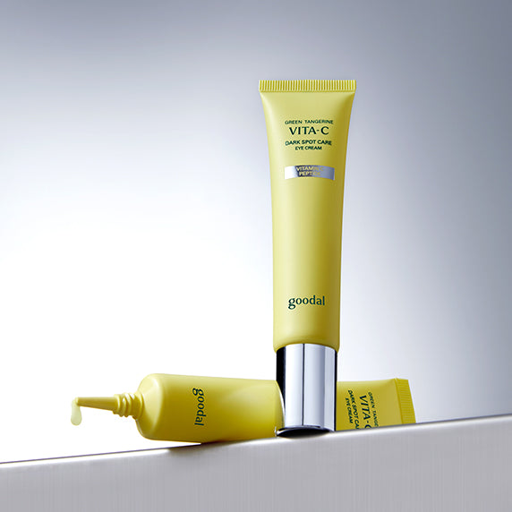 GOODAL Green Tangerine Vita C Dark Circle Eye Cream de GOODAL sur fond clair, vue produit en tube et reflet.