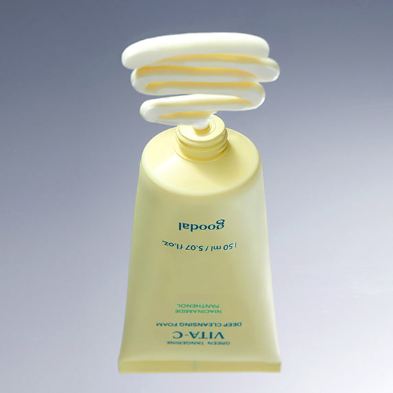 GOODAL Green Tangerine Vita C Deep Cleansing Foam 150ml, marque GOODAL, flacon crème jaune sur fond bleu, photo produit