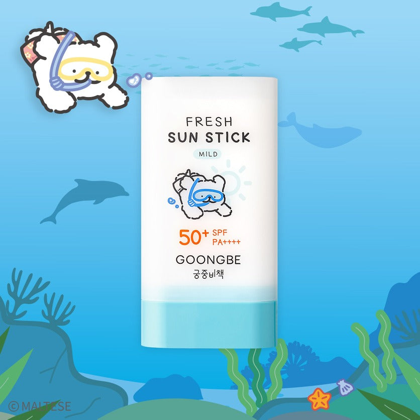 GOONGBE  Fresh Sun Stick Mild 23g [Gungjungbicheok x Maltese], stick solaire sur fond mer et dauphins, marque visible.
