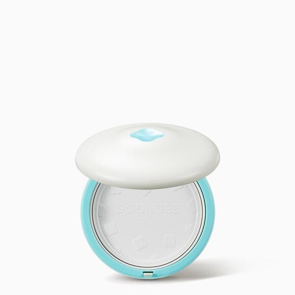 GOONGBE  Pri-mmune Soothing Powder 25g : pot poudre apaisante sur fond clair, marque GOONGBE en visuel.