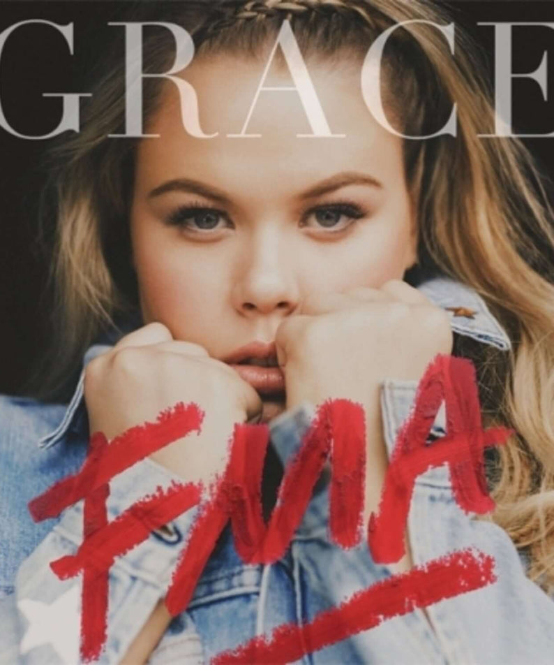GRACE - FMA - Album Kpop : cover de GRACE, portrait d’une chanteuse, style Kpop, texte FMA, ambiance urbaine