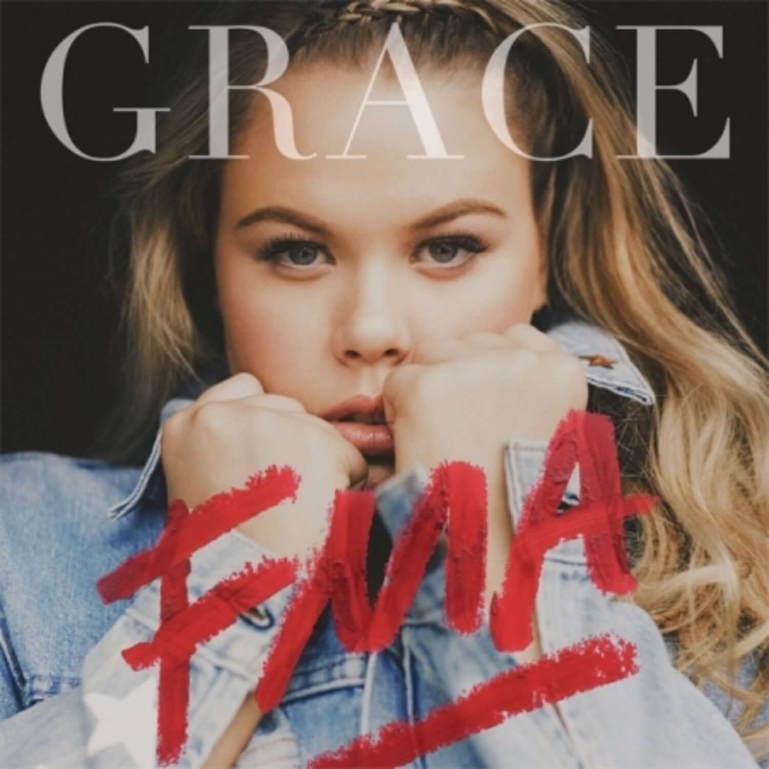 GRACE - FMA - Album Kpop : cover de GRACE, portrait d’une chanteuse, style Kpop, texte FMA, ambiance urbaine