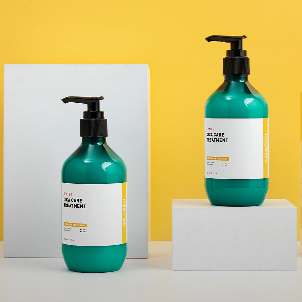 GRAFEN  Cica Care Treatment 300ml, flacon pompe vert sur fond jaune, pack blanc, produit cosmétique en studio.