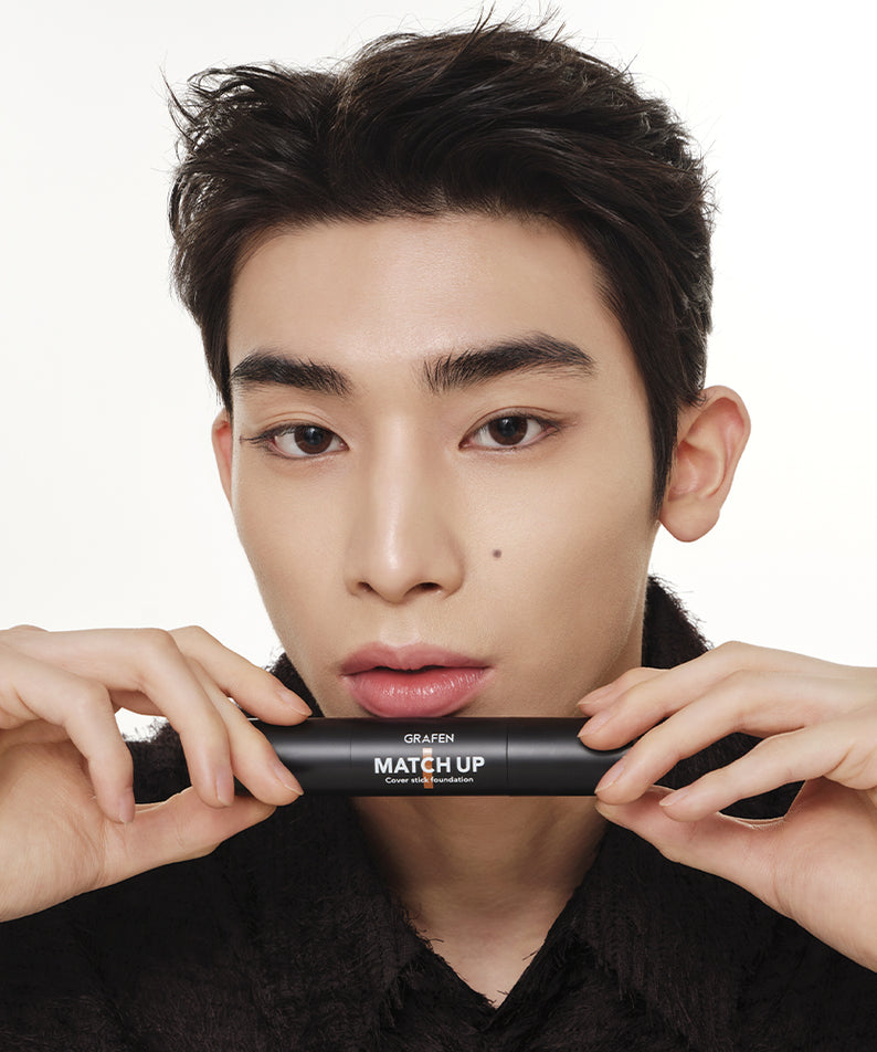 GRAFEN  Match Up Cover Stick Foundation 12g, stick maquillage tenu en gros plan, modèle visage, fond blanc