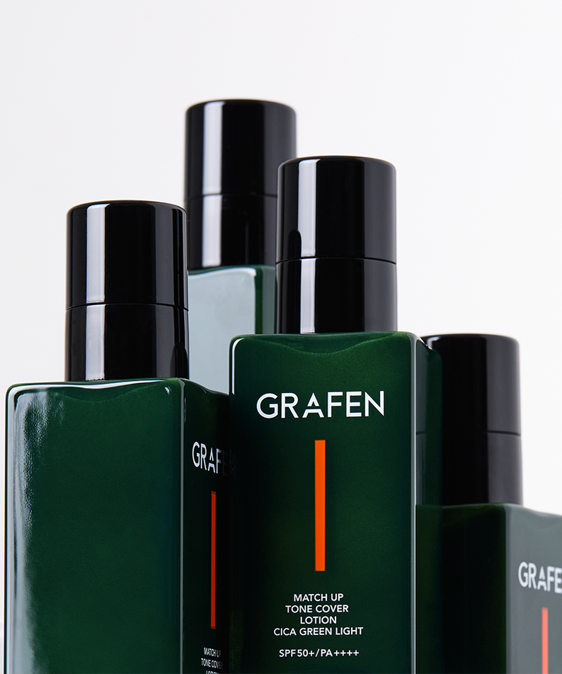 GRAFEN  Match Up Tone Cover Lotion Cica Green Light 50ml, flacons vert et noir sur fond clair, vue produit studio