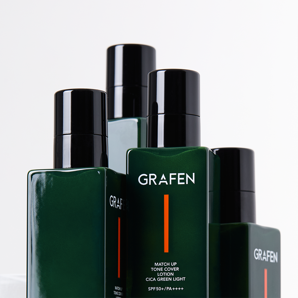 GRAFEN  Match Up Tone Cover Lotion Cica Green Light 50ml, flacons vert et noir sur fond clair, vue produit studio