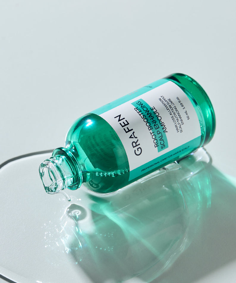 GRAFEN  Root Booster Ampoule 50ml de la marque GRAFEN, flacon vert sur base blanche, goutte et lumière studio.