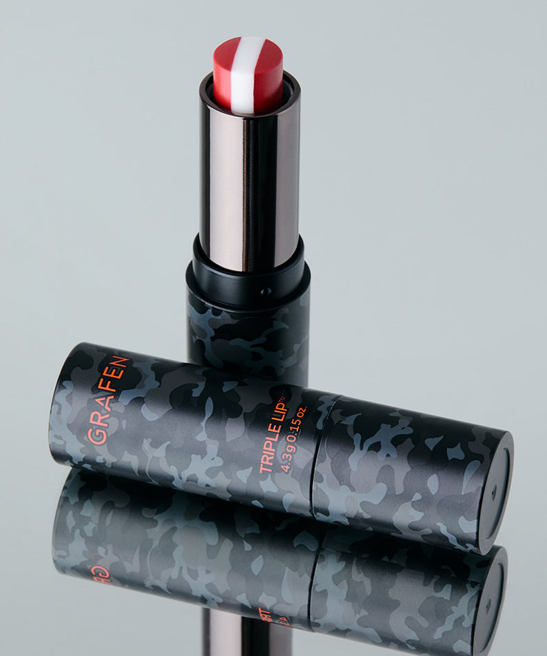 GRAFEN  Triple Lip™ 4.3g : rouge à lèvres dans son tube noir camo, fond clair, produit de la marque GRAFEN