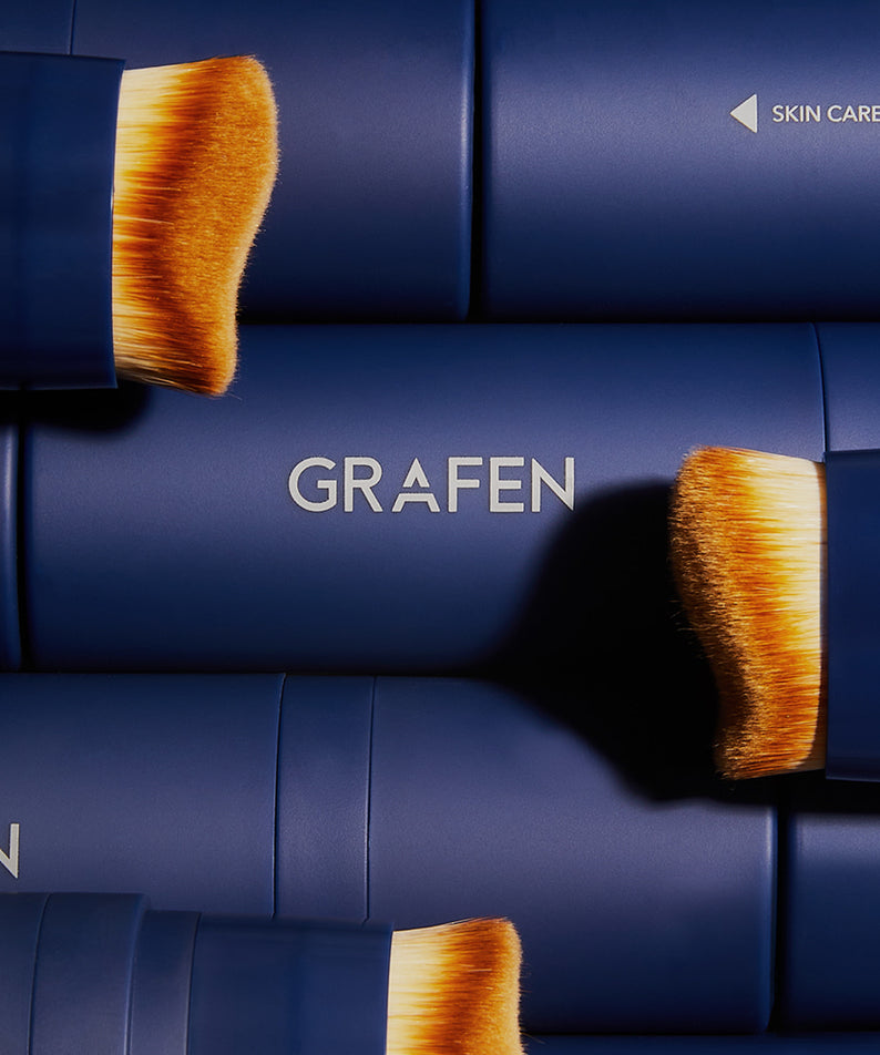 GRAFEN  Triple Lip™ Handsome Lip/ Color Lip, marque GRAFEN, packaging bleu avec pinceaux cosmétiques, contexte visuel produit.