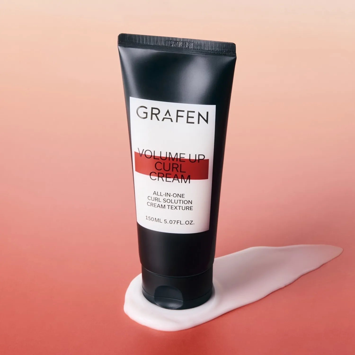 GRAFEN  Volume Up Curl Cream 150ml, tube noir sur fond rose avec crème blanche, produit coiffant boucles.
