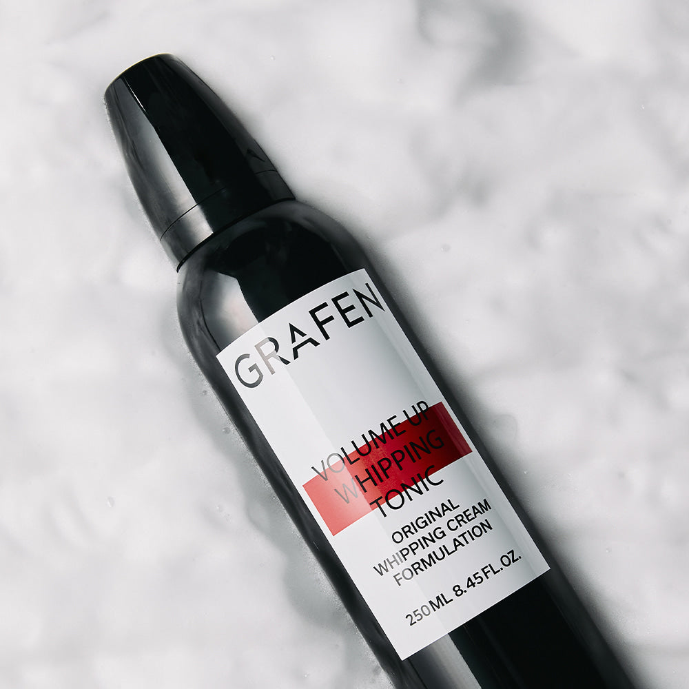 GRAFEN  Volume Up Whipping Tonic 100ml : bouteille noire sur fond marbre, marque GRAFEN, contexte beauté capillaire.