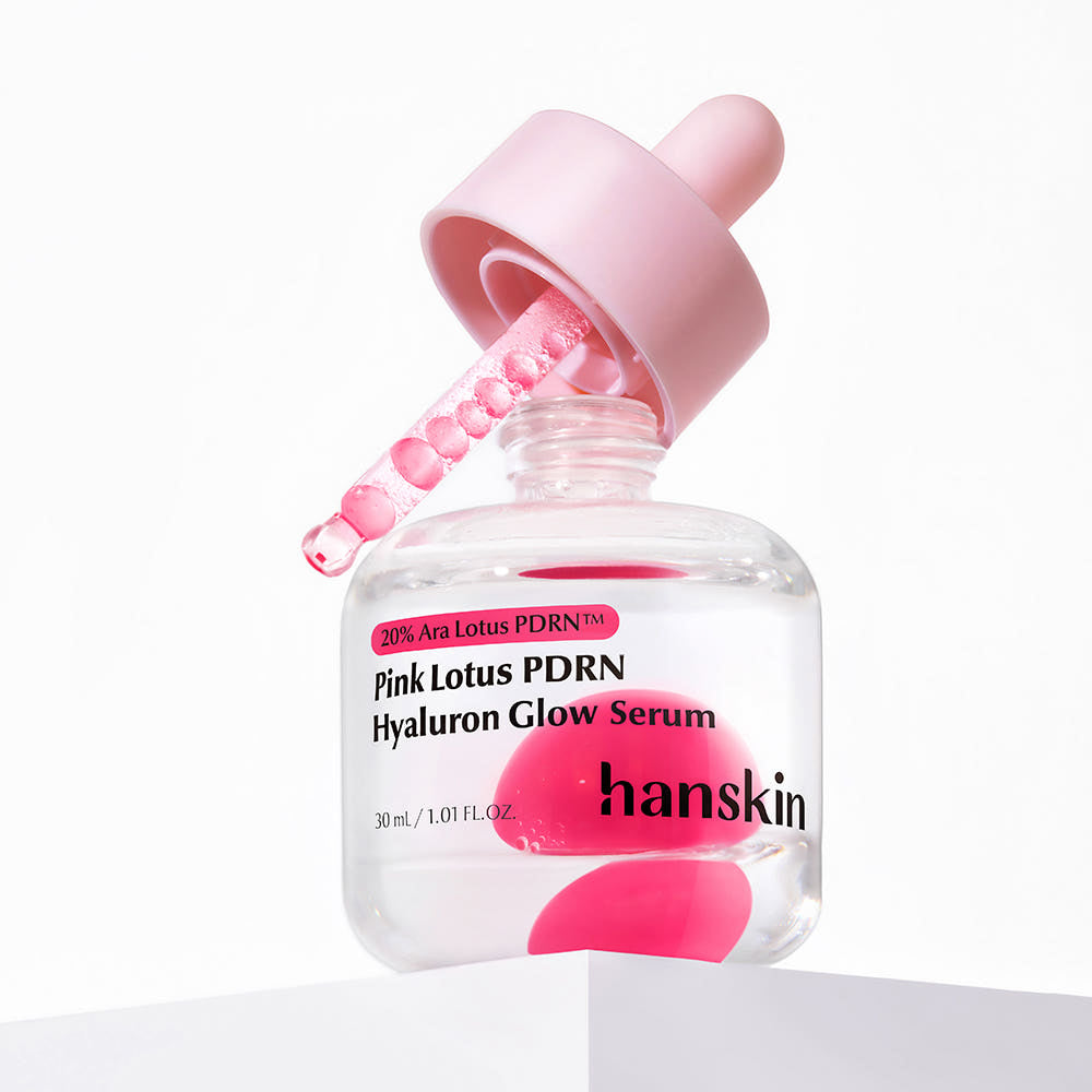 HANSKIN Ara Yeon FLower PDRN Hyaluronic Acid Radiance Serum 30ml, flacon rose hanskin sur fond blanc, gouttes et texture
