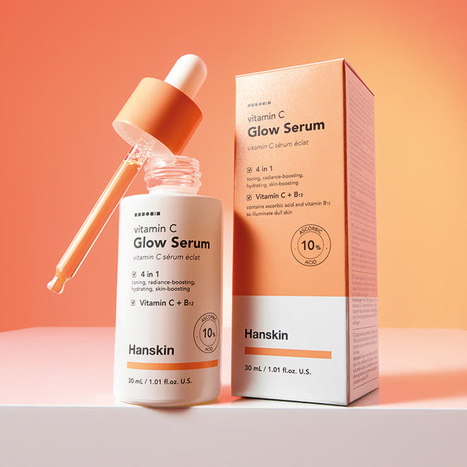 HANSKIN Vitamin C Glow Serum 30ml : flacon et boîte sur fond orange, marque HANSKIN, visuel produit cosmétique