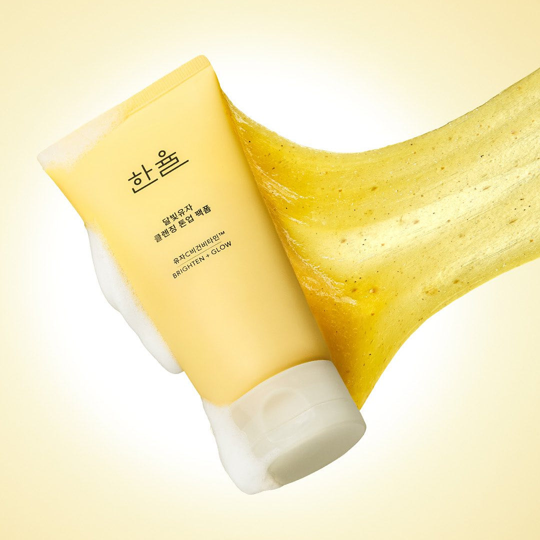 HANYUL Moonlight Yuja Vitamin Tone-Up Pack Foam 120ml : tube crème et feuille de yuzu, visuel lumineux jaune.