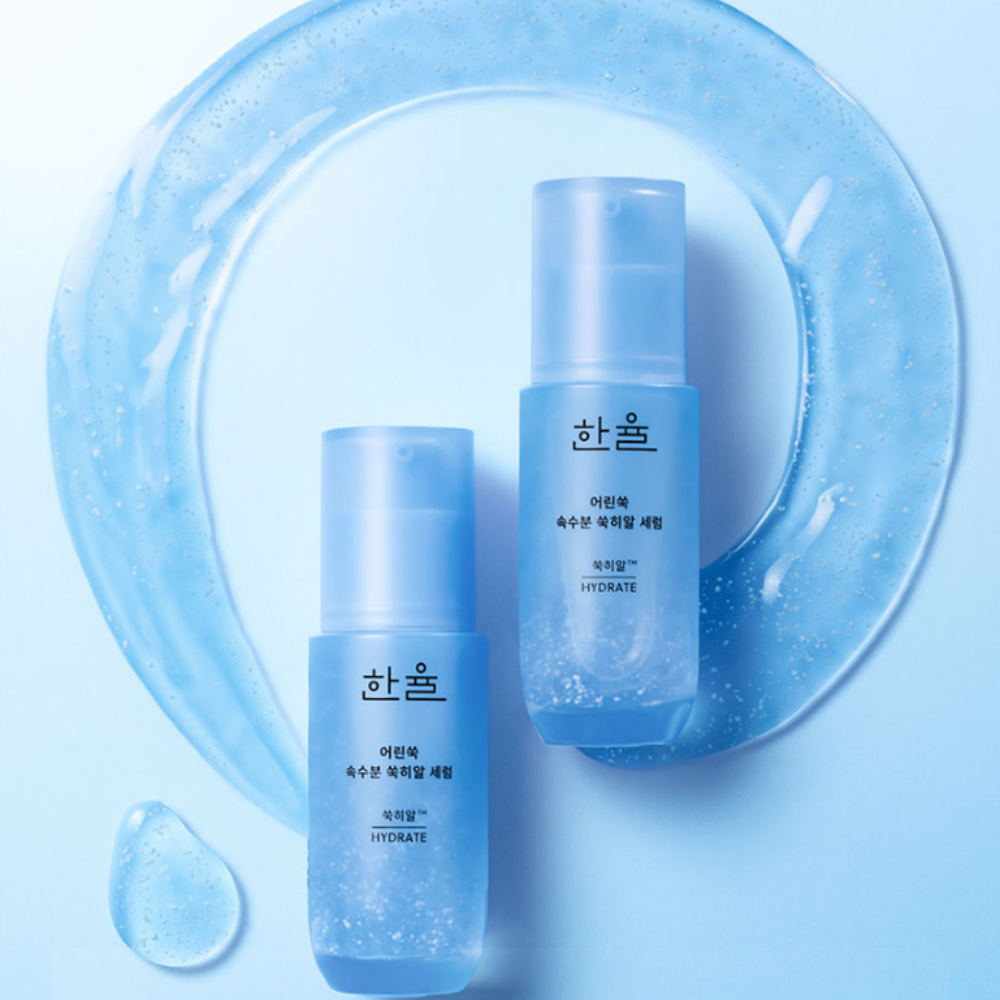 HANYUL Young Artemisia Extract Moisturizing Serum 40ml : flacon bleu sur fond bleu, gouttes d’eau, présentation produit