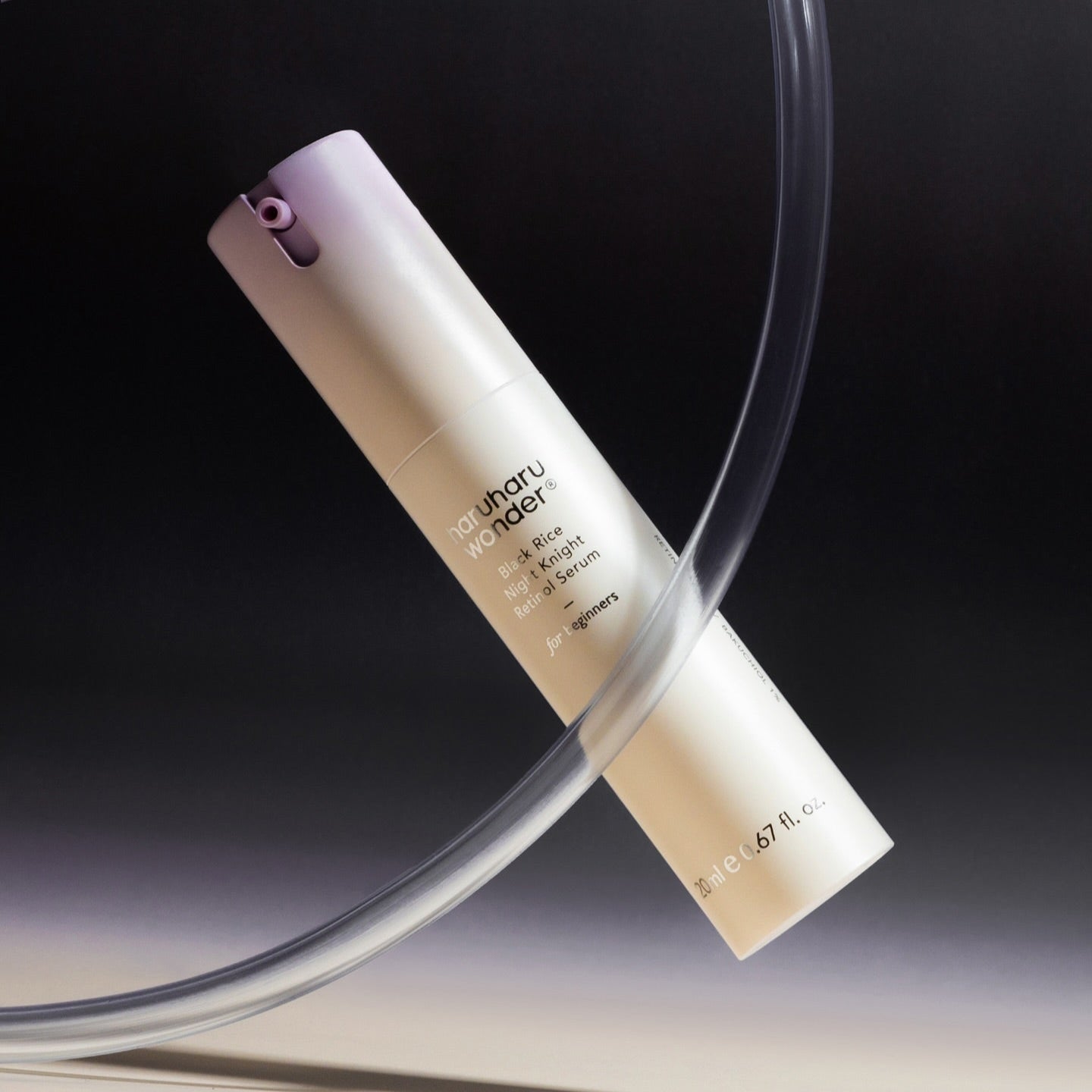 HARUHARU Black Rice Night Night Retinol Serum 20ml, flacon crème nuit sur fond sombre avec cordon lumineux, vue produit