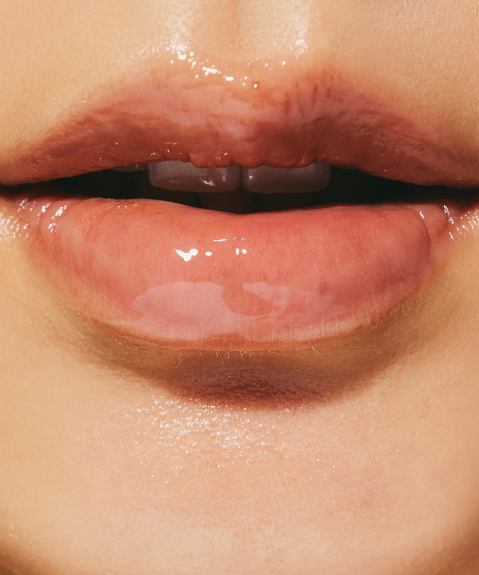 HARUHARU Rose PDRN  Peptide Glowy Balm 10ml, lèvres hydratées et effet glow, gros plan cosmétique de la marque