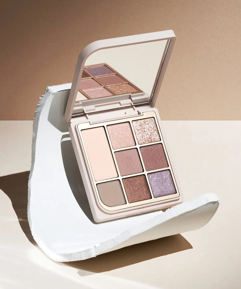 Palette d'ombres à paupières HEART PERCENT Dot On Mood Eye Palette avec nuances variées sur un fond neutre, maquillage de qualité.