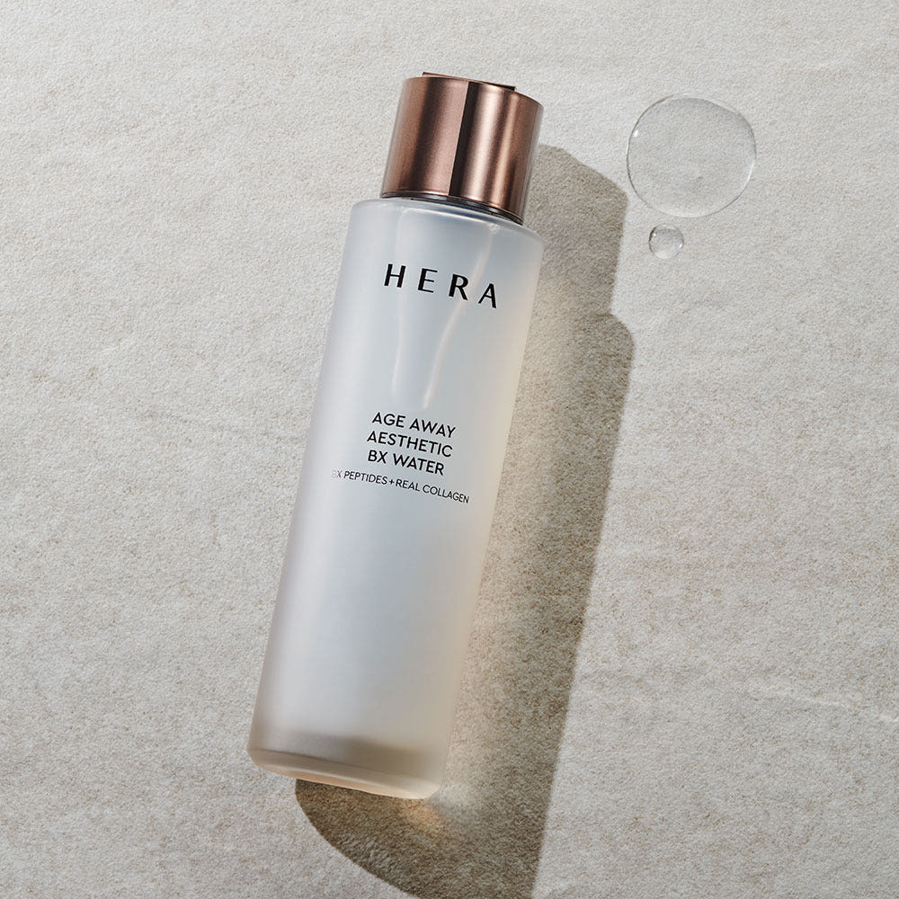 HERA  Age Away Aesthetic BX Water 150ml, bouteille HERA sur fond clair; contexte cosmétique et produit de soin, bulle visuelle.