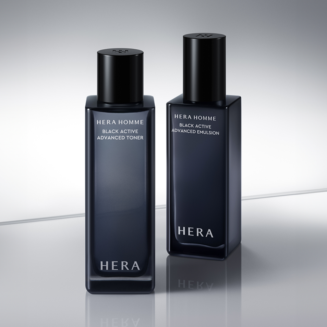 HERA Homme Black Active Advanced Emulsion 110ml de HERA, flacon noir sur fond gris, pack produit cosmétique