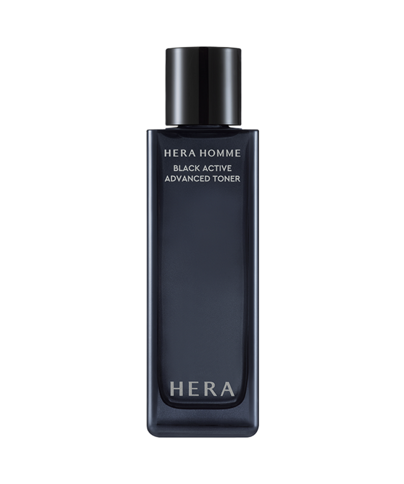 HERA Homme Black Active Advanced Toner 125ml de HERA, flacon noir sur fond sombre, visuel produit.