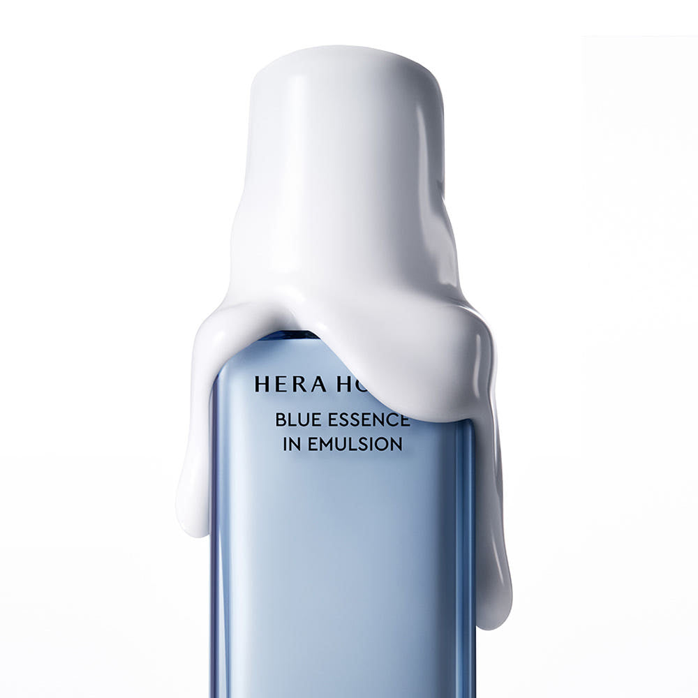 HERA  Homme Blue Essence in Emulsion 110m : flacon bleu HERA sur fond blanc, visuel produit en gros plan