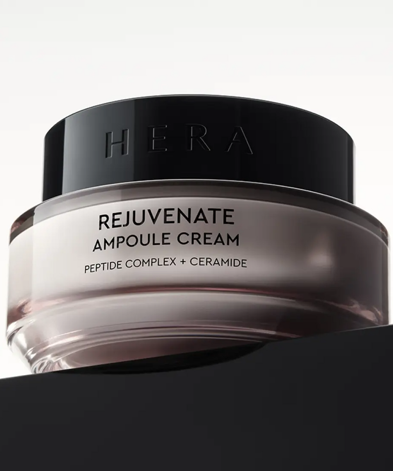 HERA Rejuvanate Ampoule Cream 50ml en pot élégant reposant sur une surface noire, mettant en valeur la marque et le design luxueux.