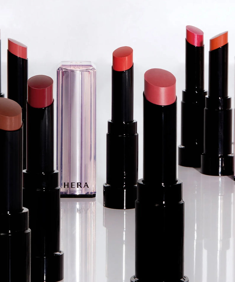 Collection de HERA Sensual Tinted Shine Stick 3.5g, rouge à lèvres éclatant avec des nuances variées pour une touche sensuelle.
