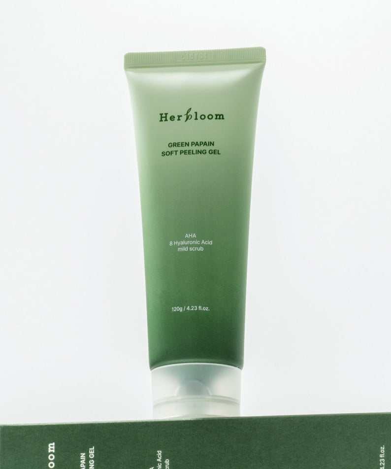 HERBLOOM  Green Papain Soft Peeling Gel 120g, tube vert sur fond clair, produit de la marque Herbloom, peeling doux