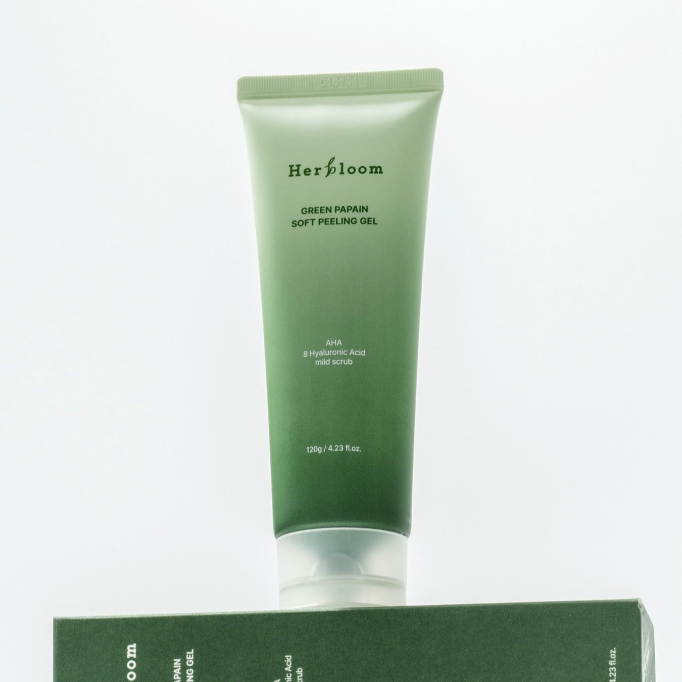 HERBLOOM  Green Papain Soft Peeling Gel 120g, tube vert sur fond clair, produit de la marque Herbloom, peeling doux
