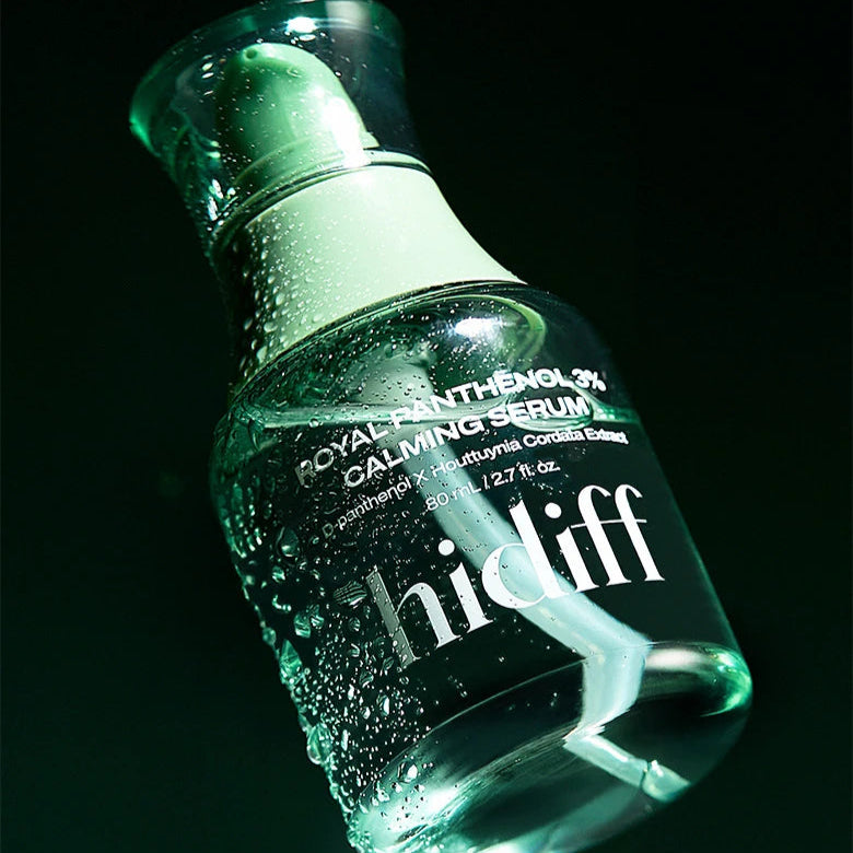 HIDIFF Royal Panthenol 3% Calming Serum, flacon vert sous gouttes, fond sombre, marque HIDIFF, sérum apaisant