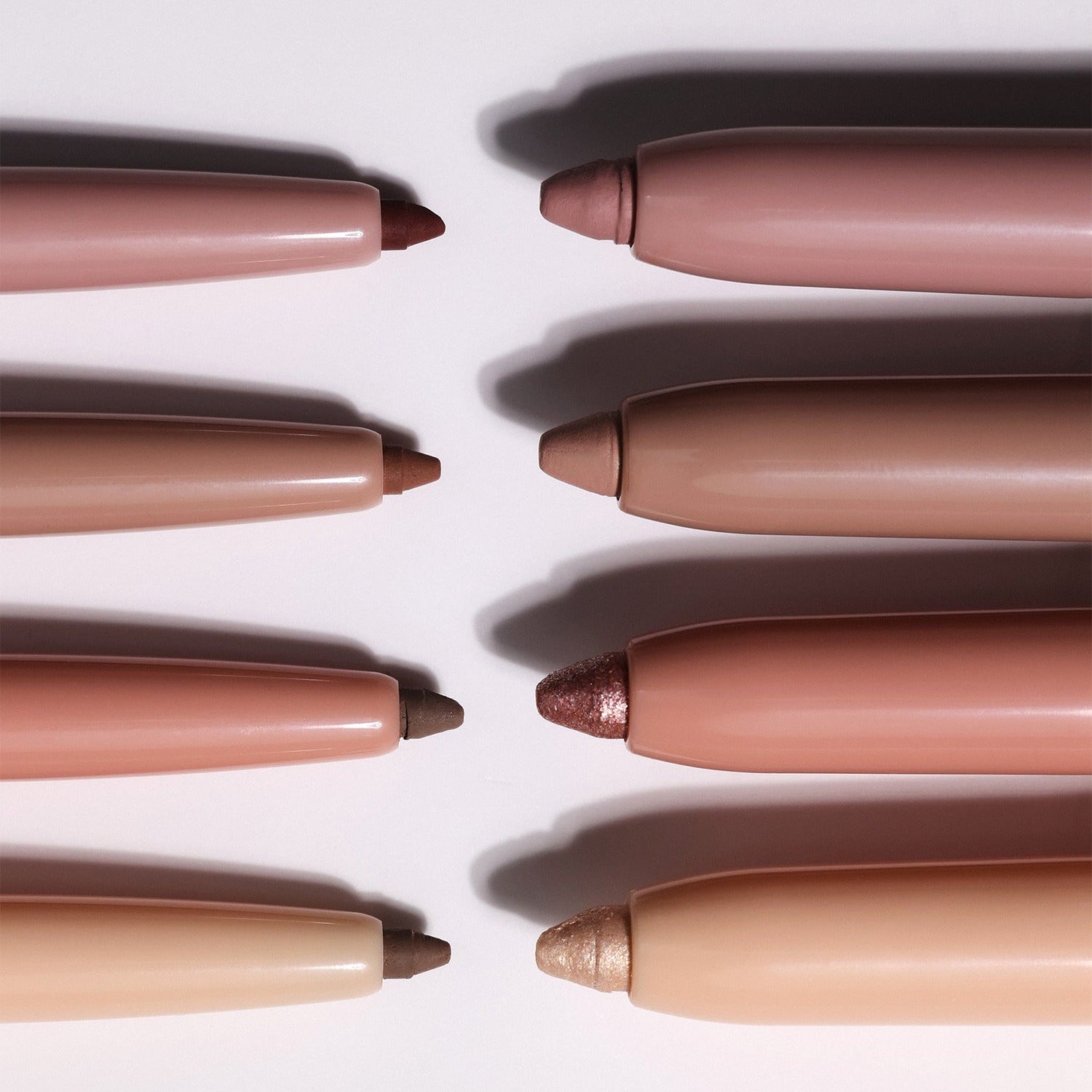 HINCE Depth Dual Color Stick, marque HINCE, gros plan sur sticks maquillage double teinte sur fond clair