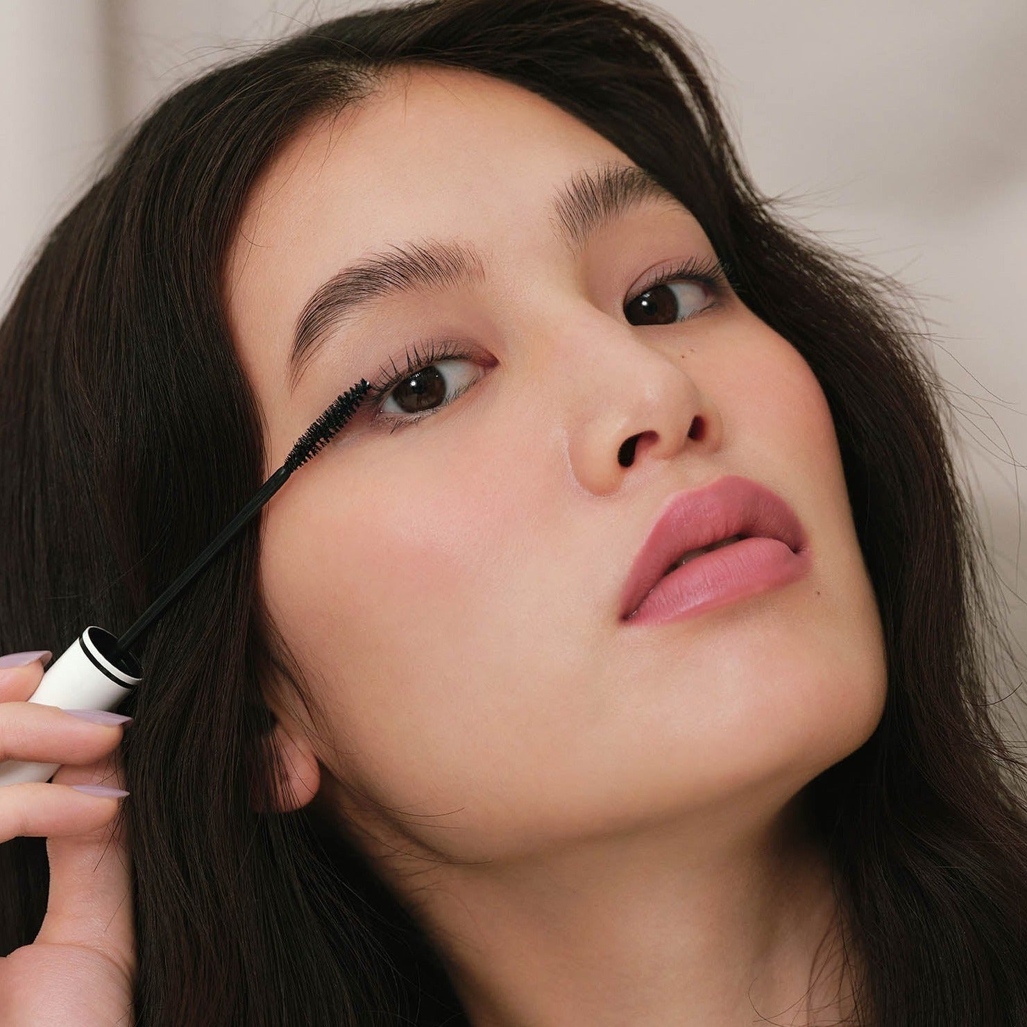 HINCE New Ambience Curling Mascara disponible sur Ma petite Coree, ton Eshop 100% K-beauty en direct de Seoul