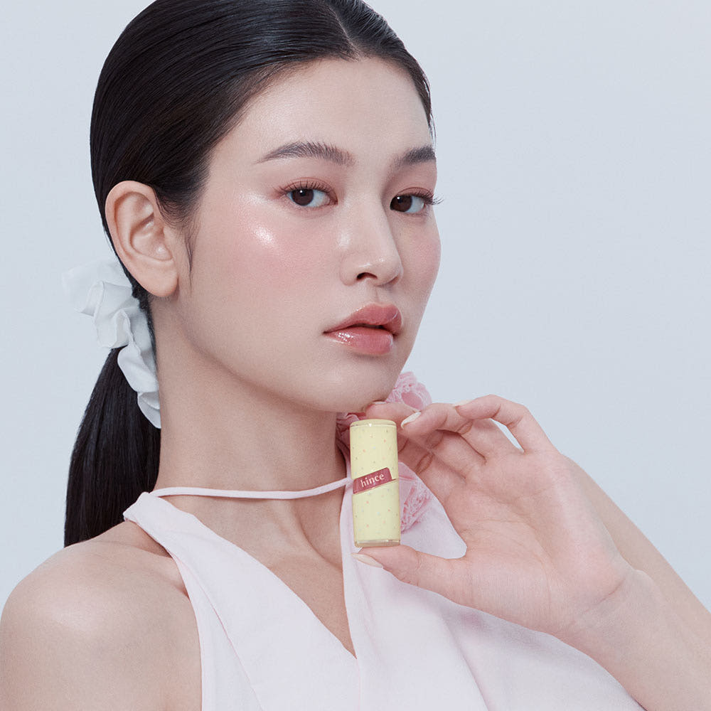 HINCE  Raw Glow Gel Tint : tube sur peau lisse, maquillage glow, modèle visage gros plan, fond clair