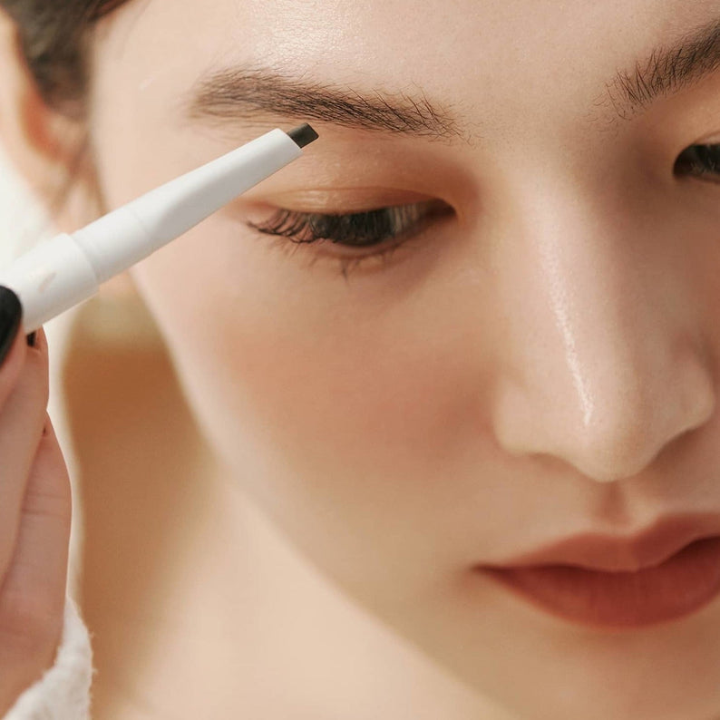 HINCE Signature Brow Pencil disponible sur Ma petite Coree, ton Eshop 100% K-beauty en direct de Seoul