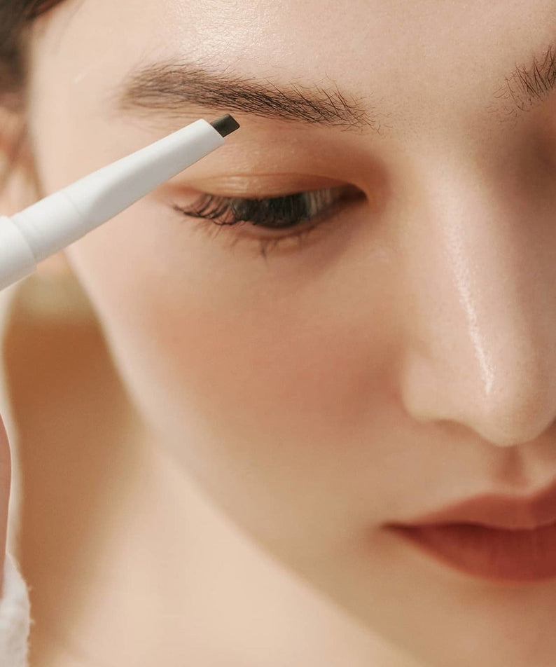 HINCE Signature Brow Pencil disponible sur Ma petite Coree, ton Eshop 100% K-beauty en direct de Seoul