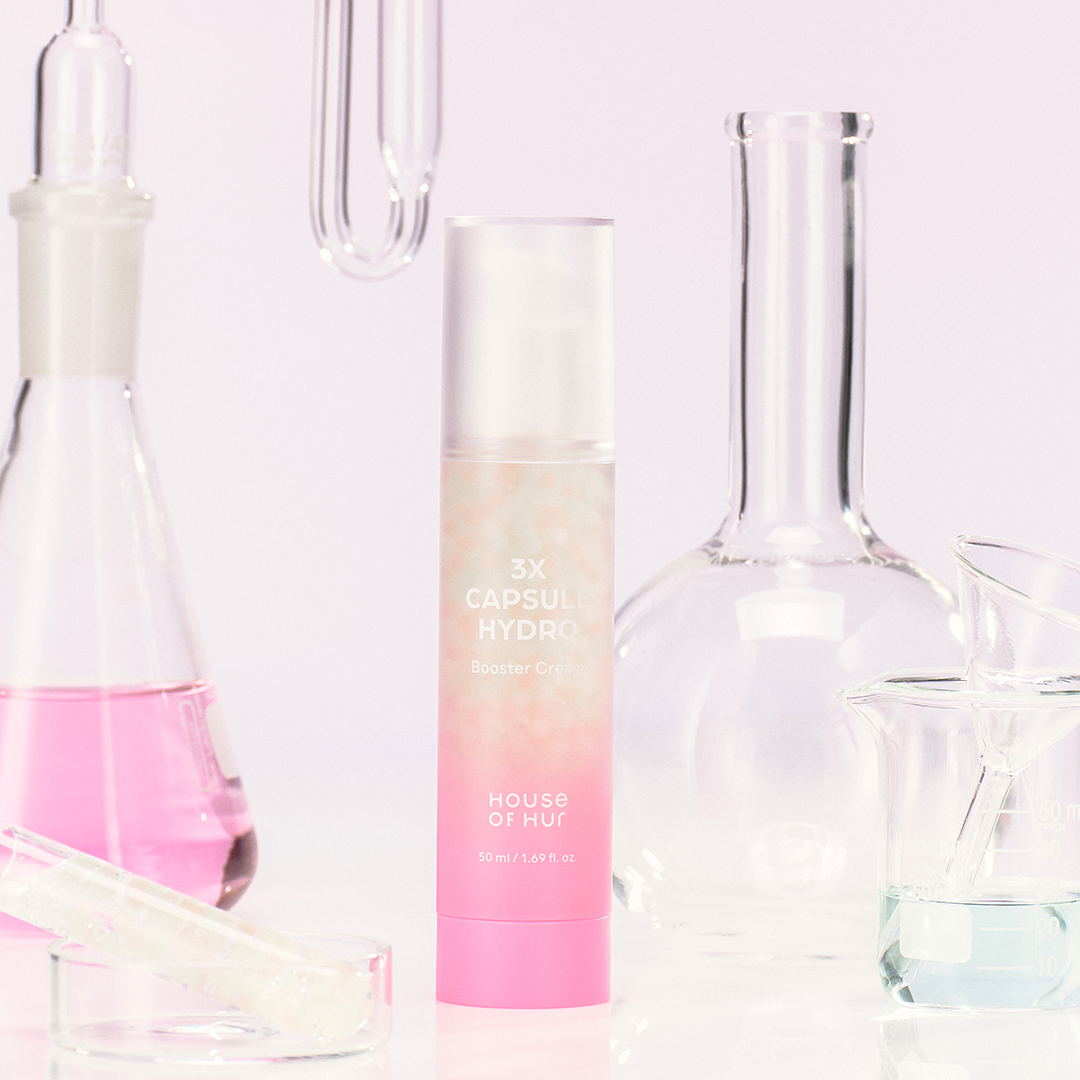 HOUSE OF HUR 3X Capsule Hydro Booster Cream 50ml : tube rose House of Hur sur décor flacons transparents, style clean
