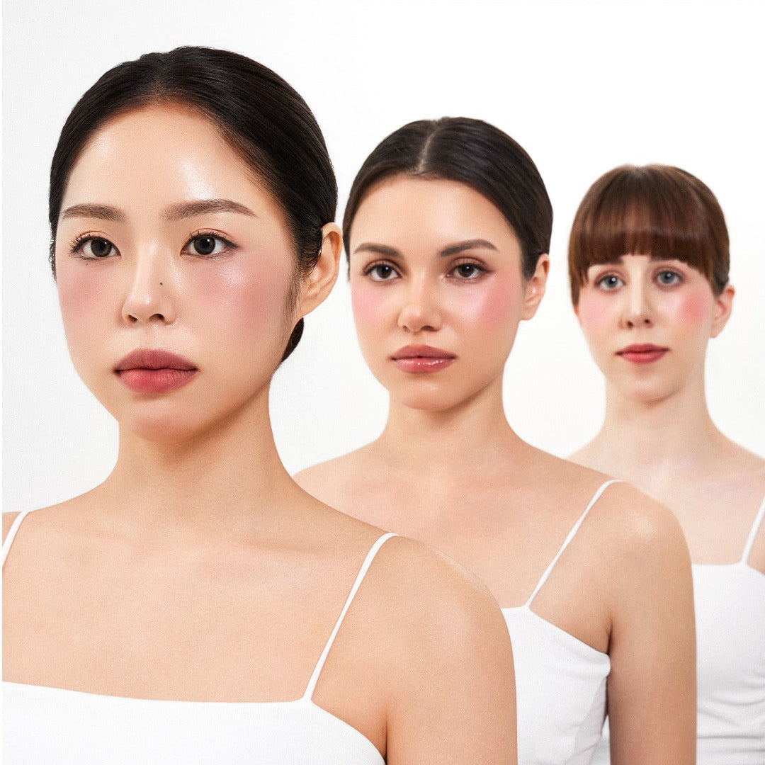 HOUSE OF HUR Every Cheek Blush, maquillage joues sur 3 visages, fond blanc, teinte rose naturelle. Produit de la marque