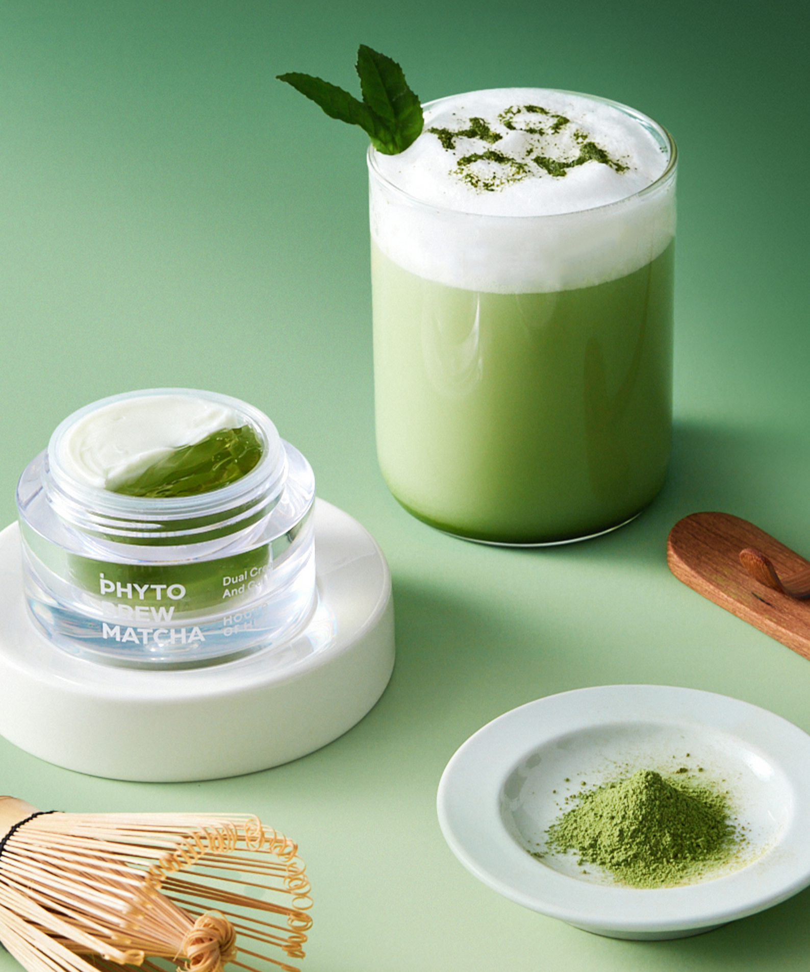 HOUSE OF HUR Phyto Brew Matcha Dual Cream and Gel 50ml : pot crème et gel matcha, marque sur fond vert avec ingrédients.