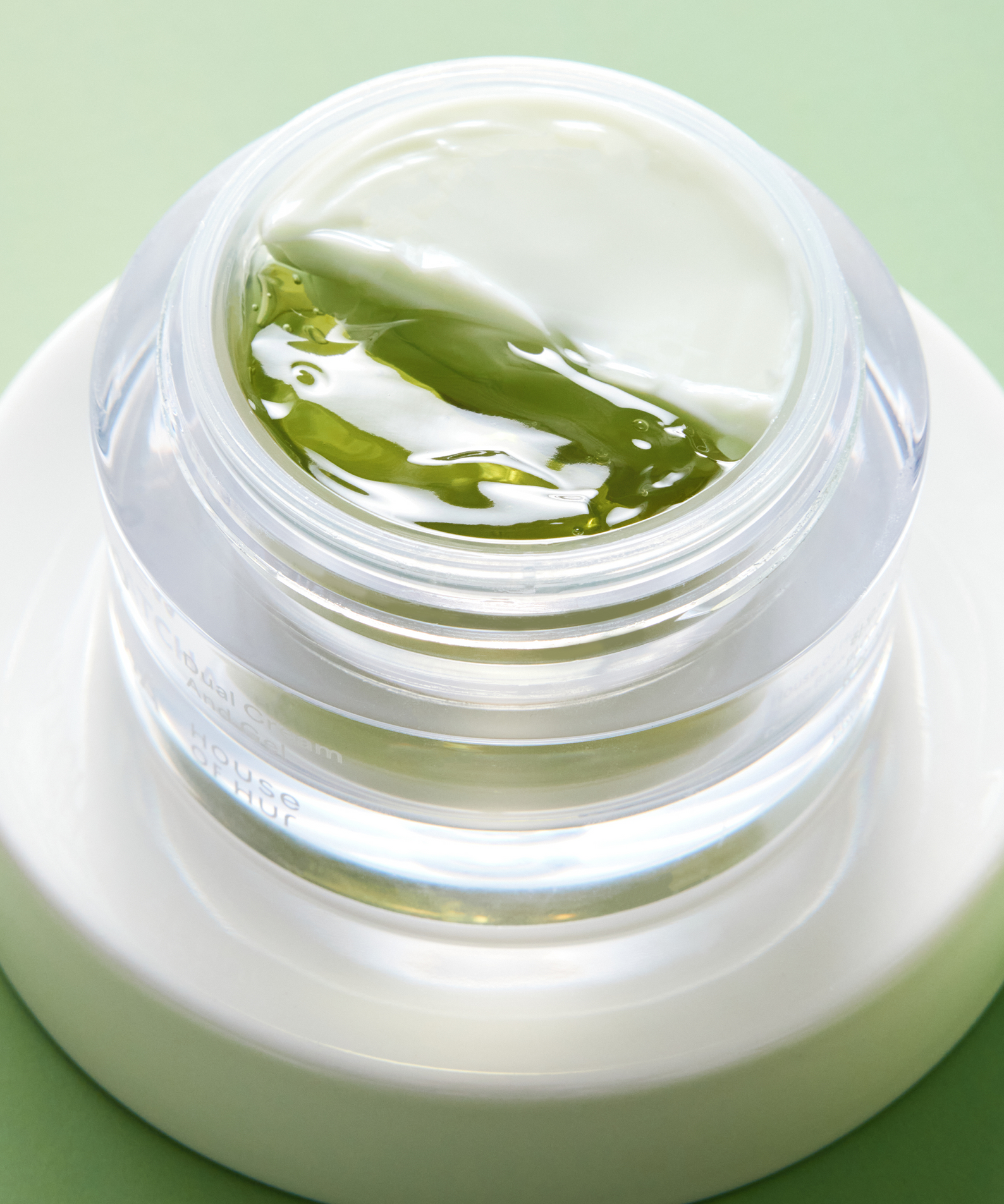 HOUSE OF HUR Phyto Brew Matcha Dual Cream and Gel 50ml, pot vert avec crème au matcha sur fond vert, marque visible