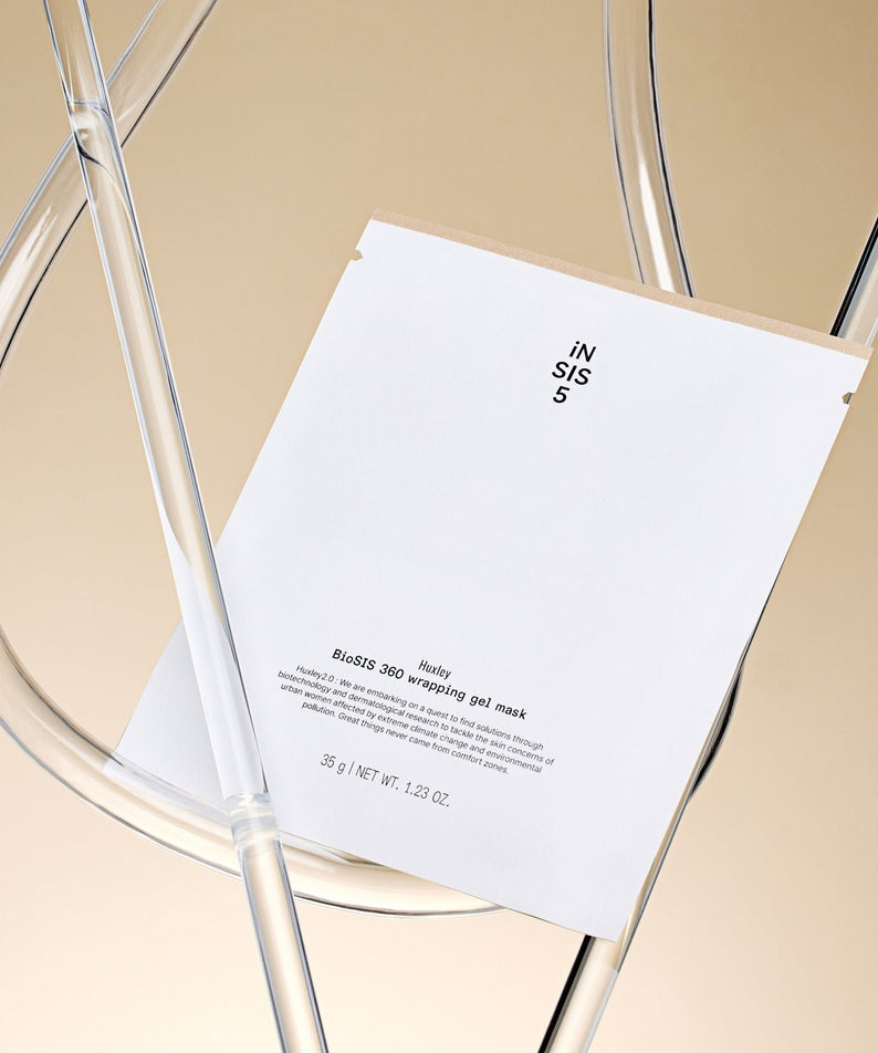 HUXLEY BioSIS 360 Wrapping Gel Mask 35g, masques de gel Biosis 360 de la marque HUXLEY, sur set cosmétique en verre