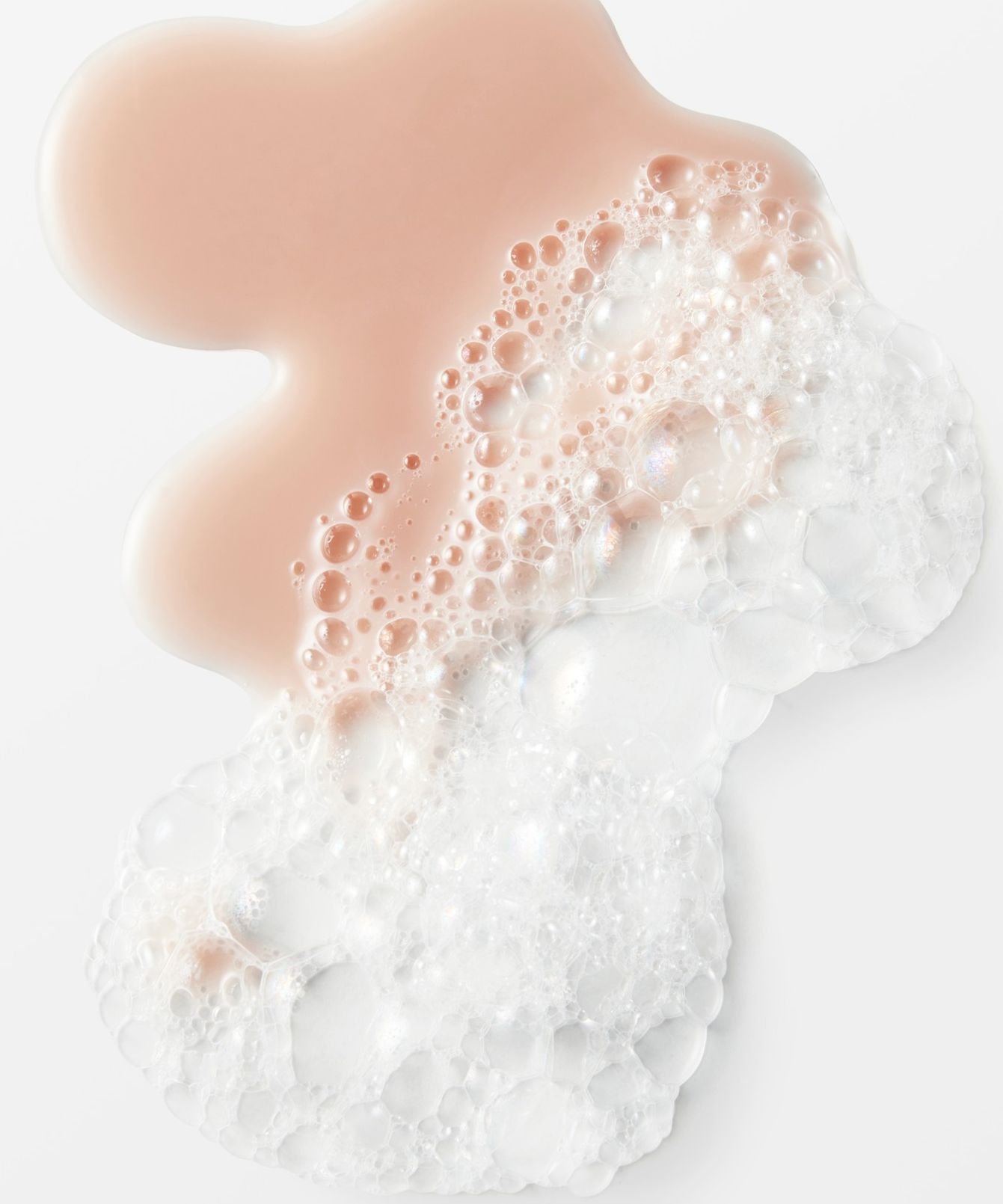 Texture moussante du HUXLEY Hand Wash Moroccan Gardener, savon liquide exposant un éclat raffiné.